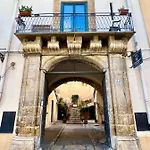 Cortile Umberto I 4*