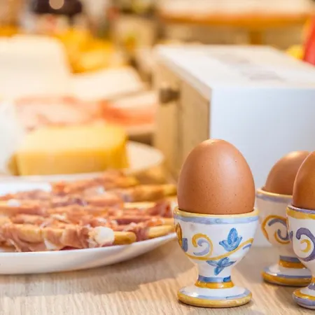 Cortile Umberto I فندق مبيت وإفطار 4*