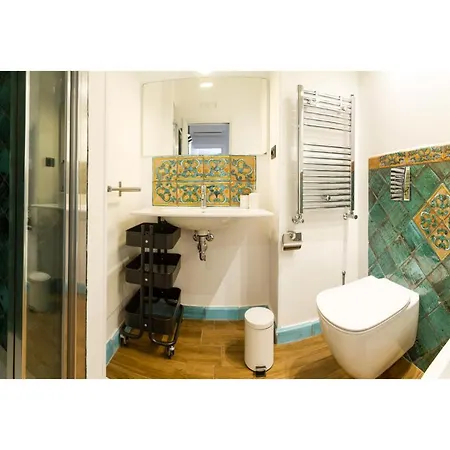 Cortile Umberto I فندق مبيت وإفطار تْشيفالو