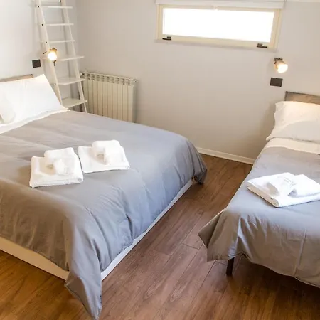 Cortile Umberto I فندق مبيت وإفطار تْشيفالو