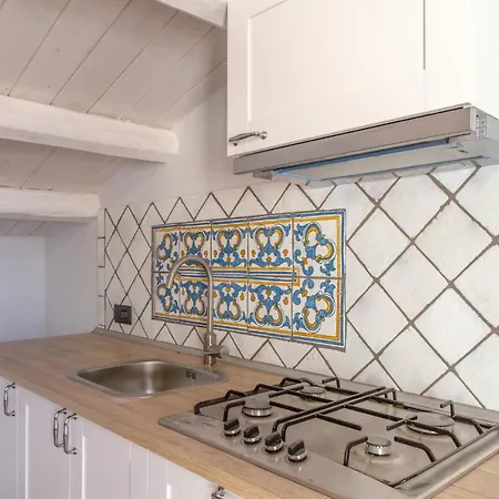 Cortile Umberto I 4*