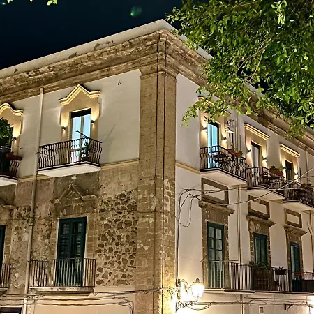 Cortile Umberto I Готель типу 