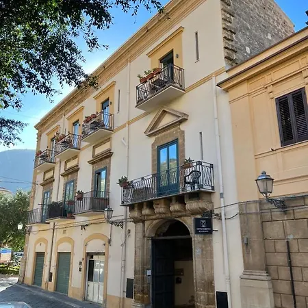 Cortile Umberto I 4*