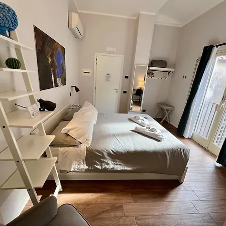 Cortile Umberto I Готель типу 