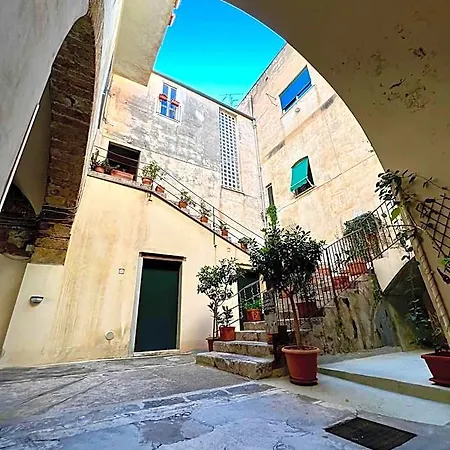 Cortile Umberto I