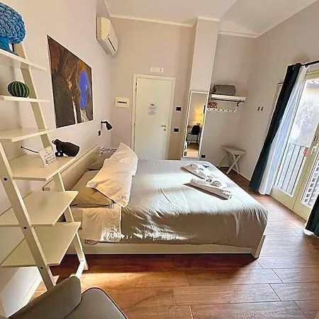 Cortile Umberto I Bed & Breakfast 4*