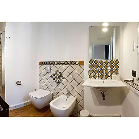 Cortile Umberto I 4*