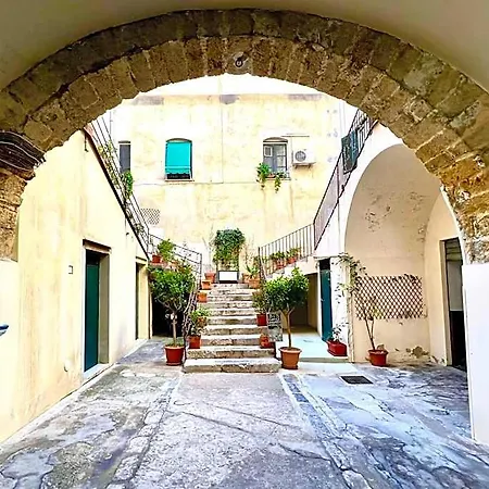 Cortile Umberto I 4*
