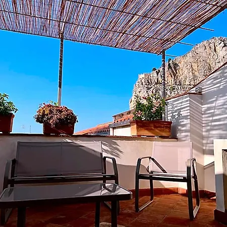 Cortile Umberto I Bed & Breakfast 4*