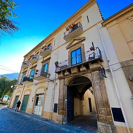 Cortile Umberto I 4* Cefalu