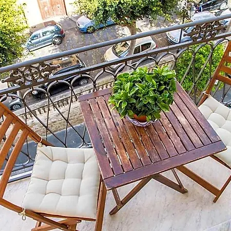 Bed & Breakfast Cortile Umberto I 4*