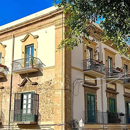 Bed & Breakfast Cortile Umberto I 4*