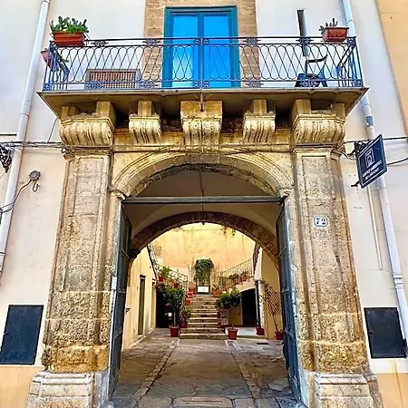 Bed & Breakfast Cortile Umberto I Cefalu