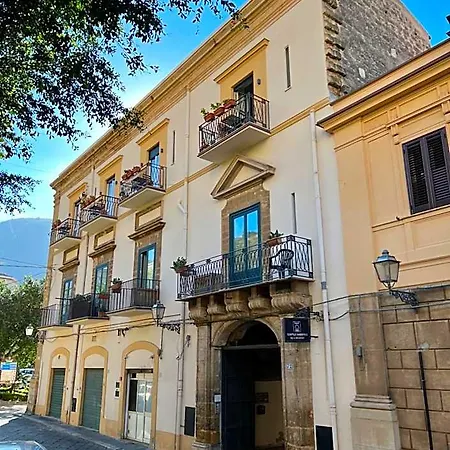Cortile Umberto I 4*