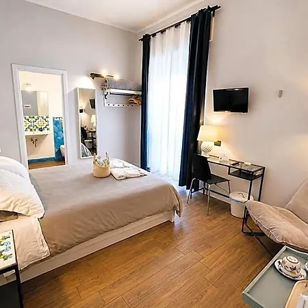 Cortile Umberto I 4*