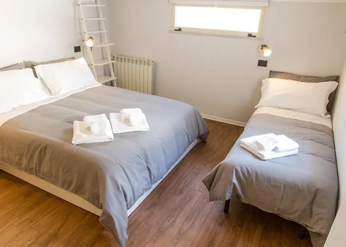 Cortile Umberto I 住宿加早餐酒店 切法卢