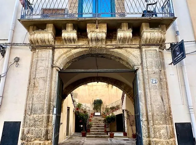 Cortile Umberto I 4*